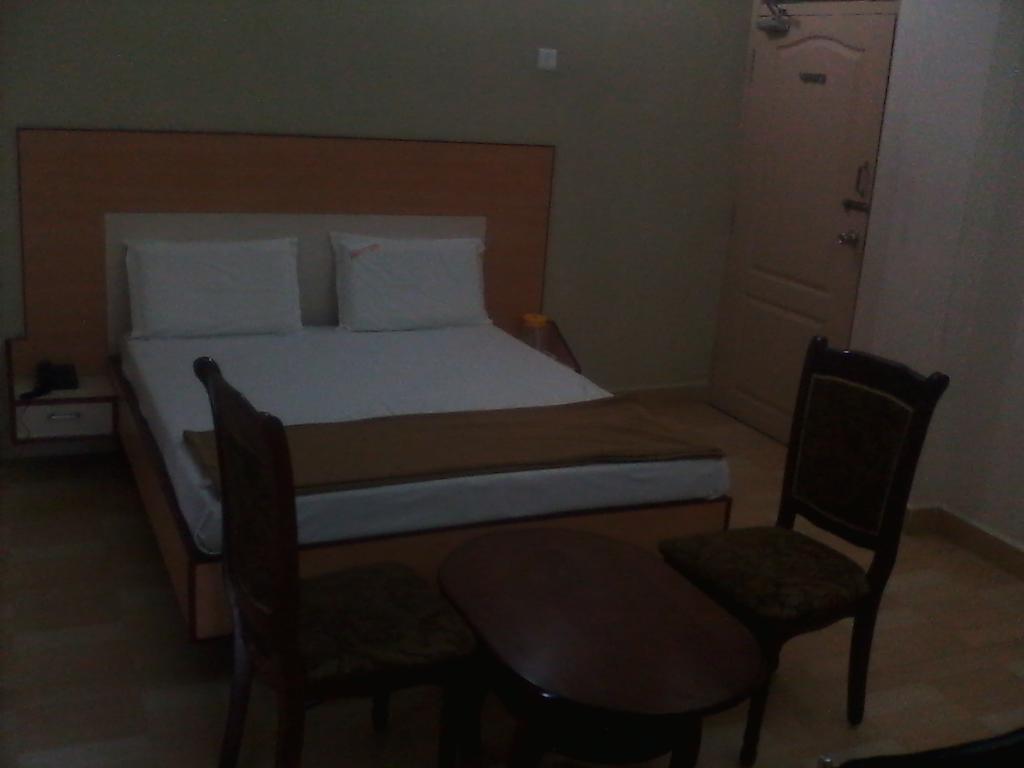 Hotel Pasuparthy Residency Tirupati Habitación foto